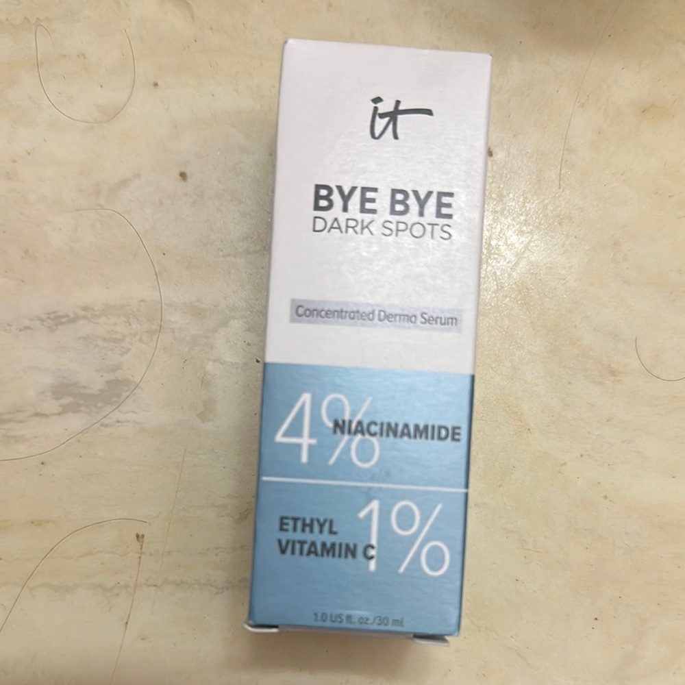IT Cosmetics Blue and White Serum for Radiant Skin